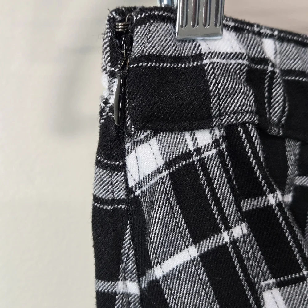 Hollister Black and White Plaid Skirt Size Small - Picture 4 of 6